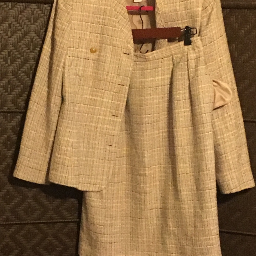 SOLDSaville ladies 2pc skirt/jacket suit.  Sz 10